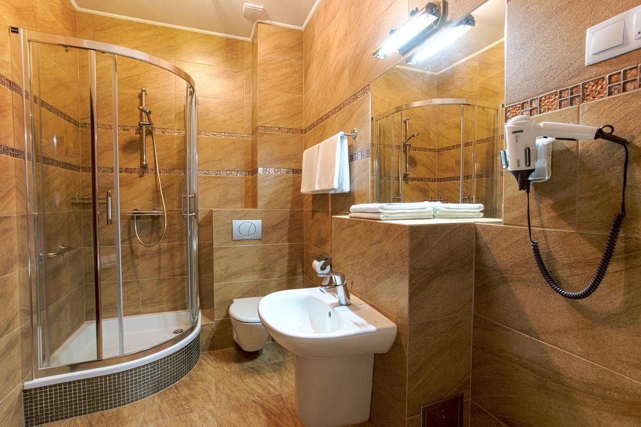 Hotel Roza Kamieniec Wroclawski Ngoại thất bức ảnh