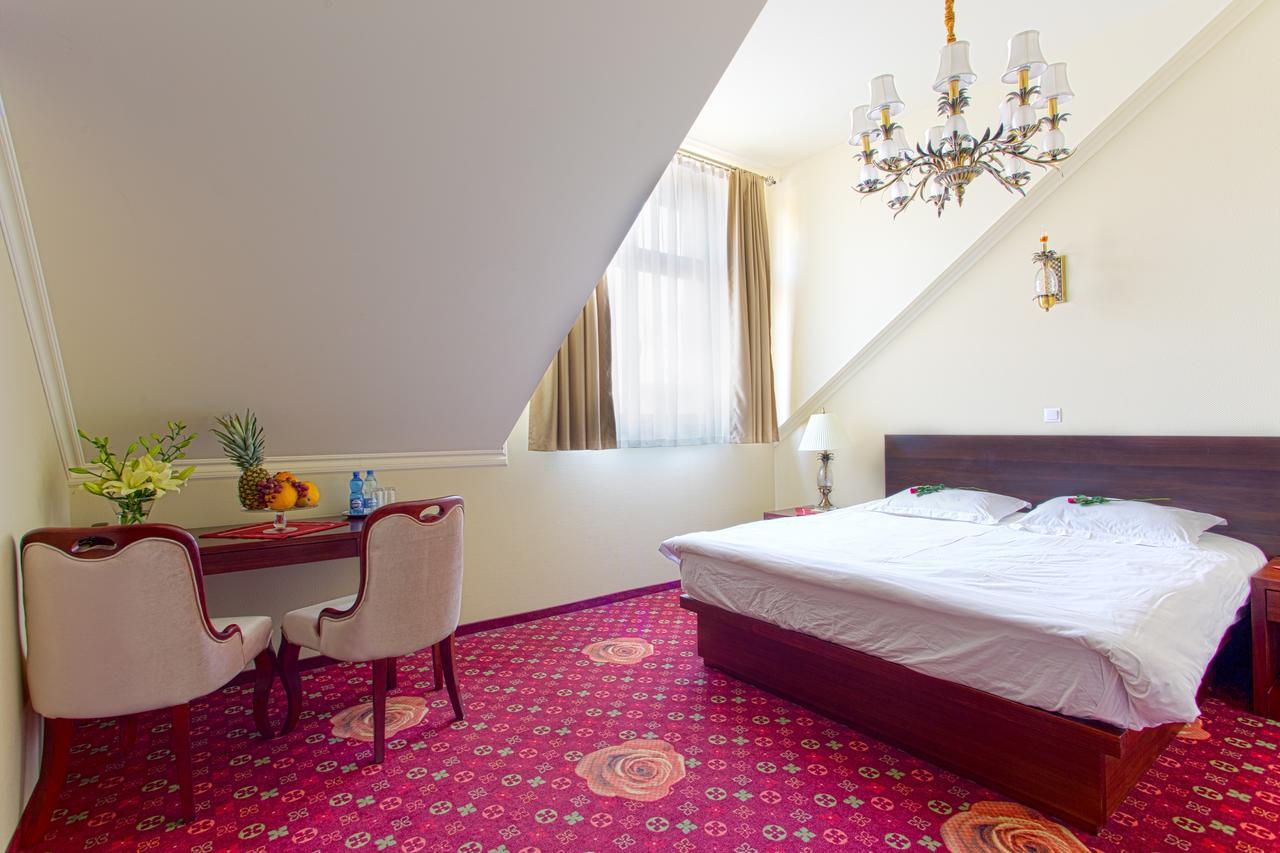 Hotel Roza Kamieniec Wroclawski Ngoại thất bức ảnh